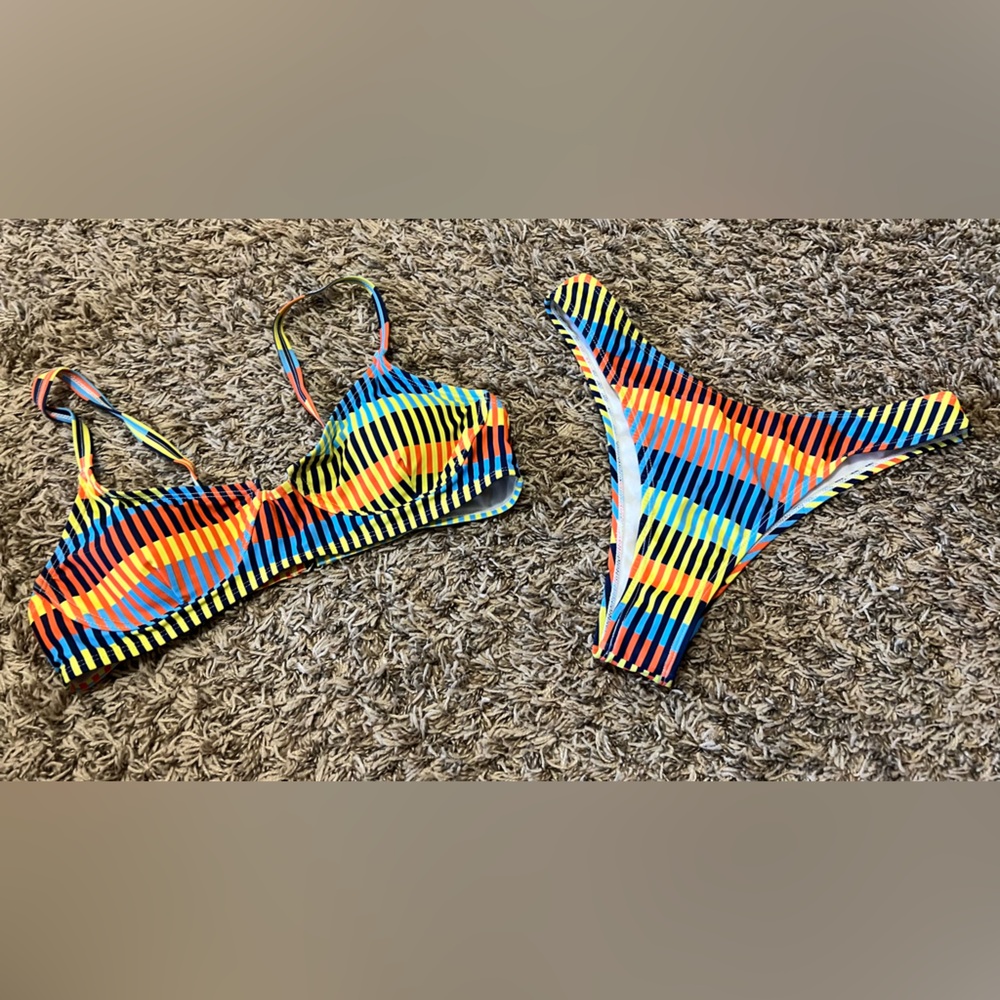 SHEIN Multicolor Striped Bikini